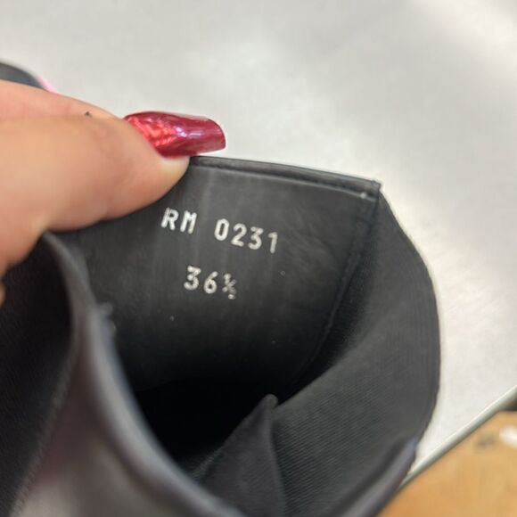 Givenchy boots 🌸 - Picture 9 of 11